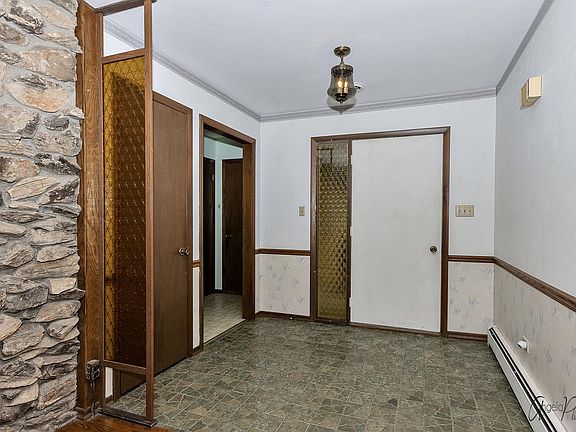 3rd image of 133 Cheri Ln
