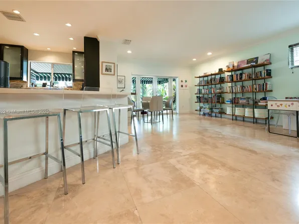 2340 NE 201st St, Miami, FL 33180