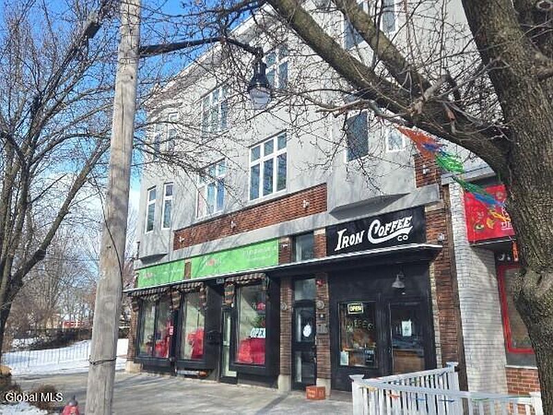 2nd image of 811 Madison Avenue