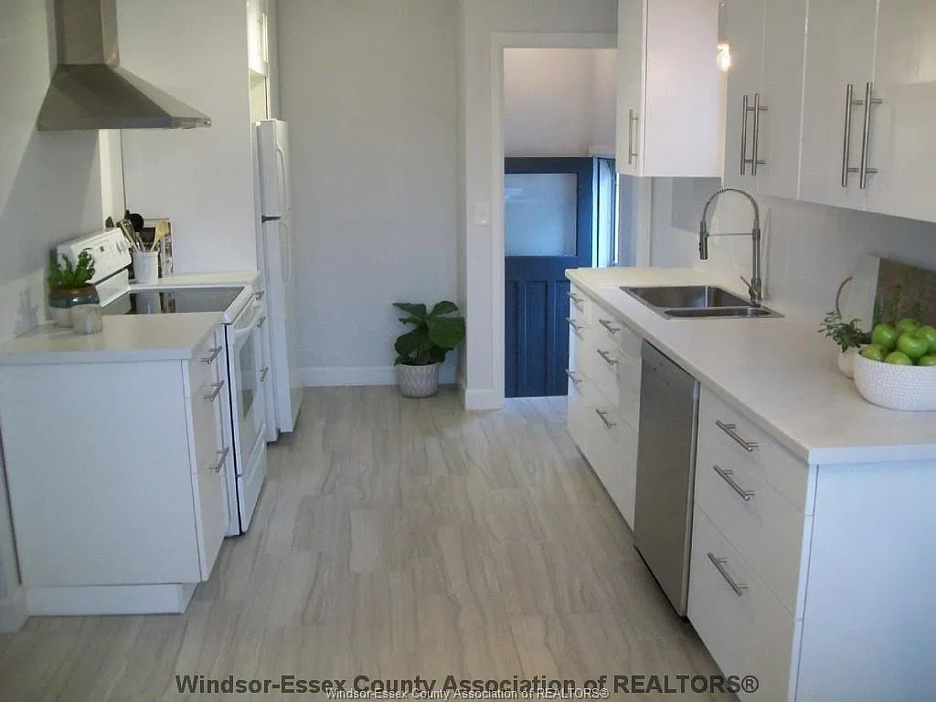3 bed, $2,200 — Photo 4
