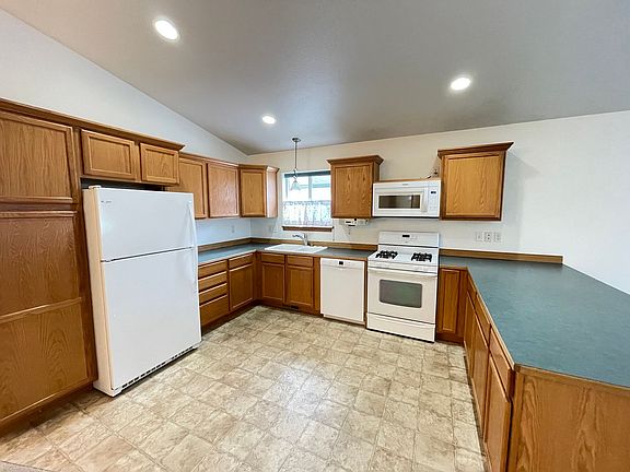 5th image of 119 W 23rd Ave