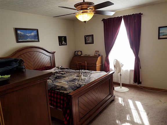 5th image of 1048 Farmington Dr