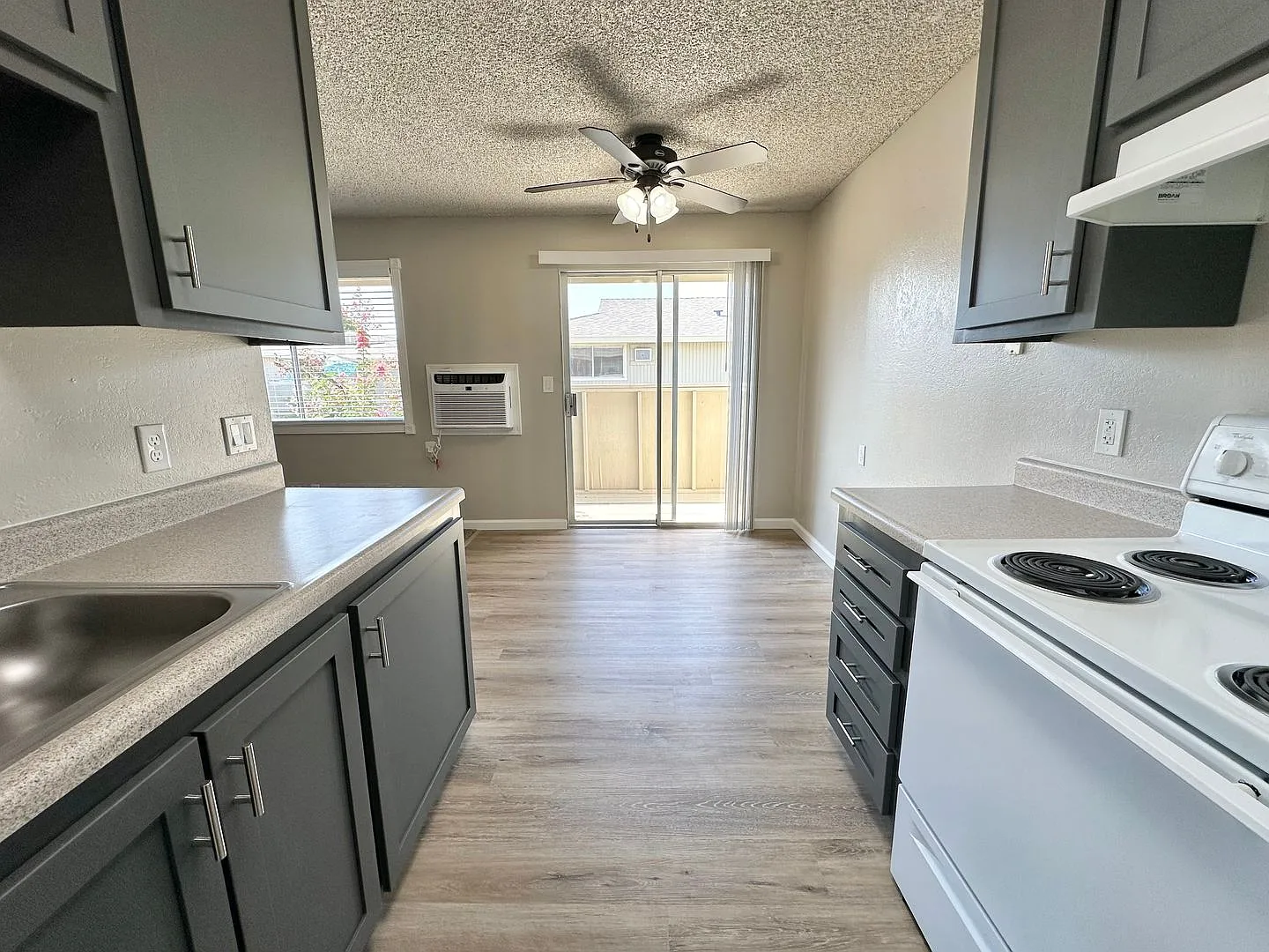 Oasis Apartments — Photo 2