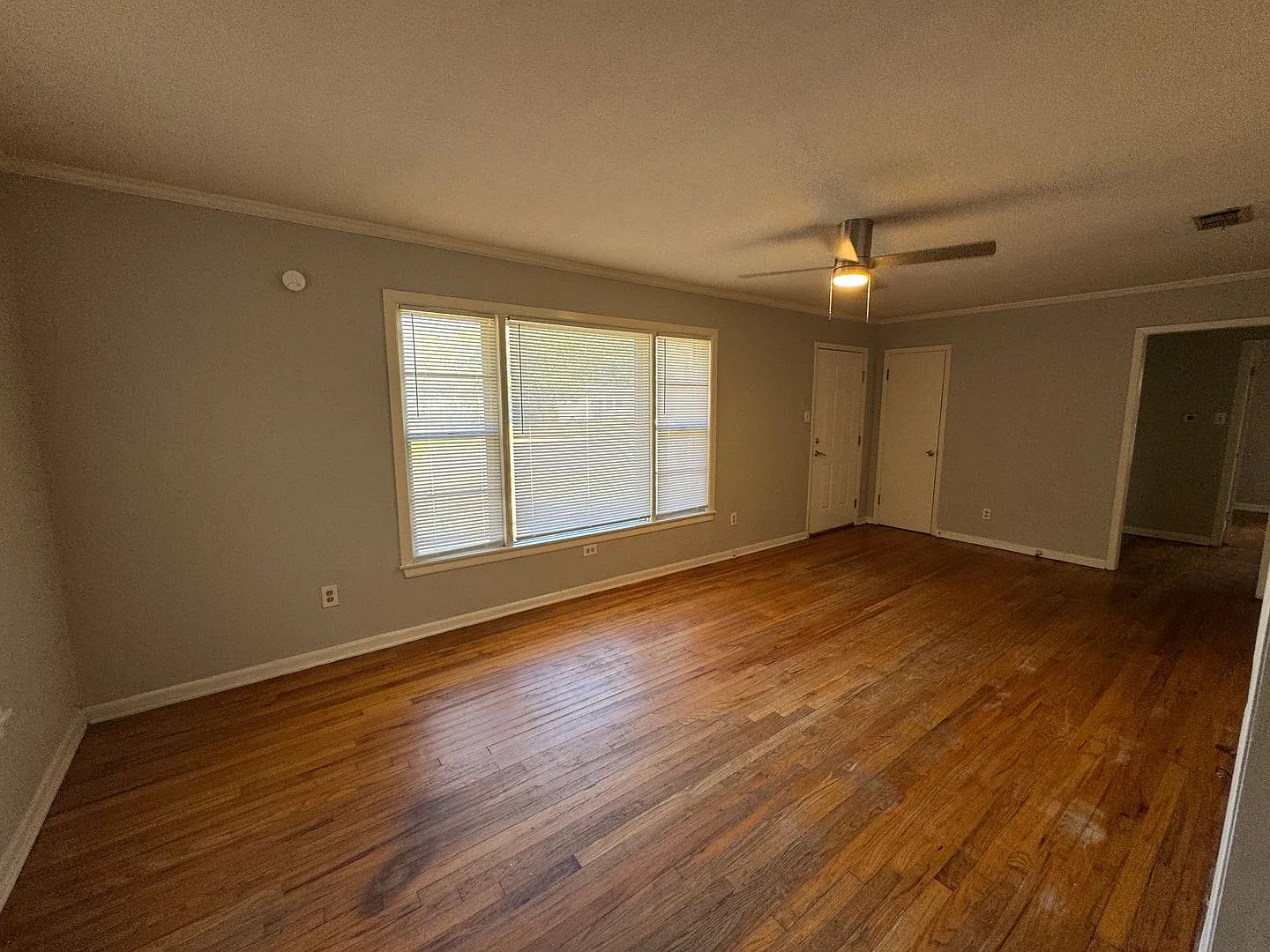 Updated Corner Lot W/ Garage Apartment — Photo 2