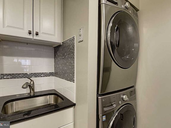 5th image of 1211 S Eads St APT 911