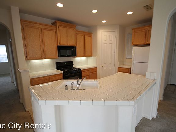 3rd image of 10371 Canadeo Cir