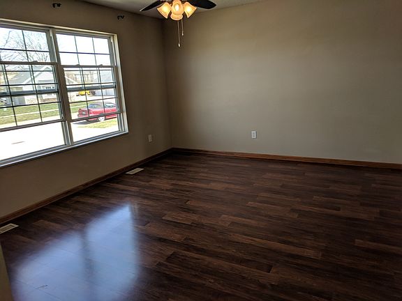 4th image of 1247 SW Twin Gates Dr