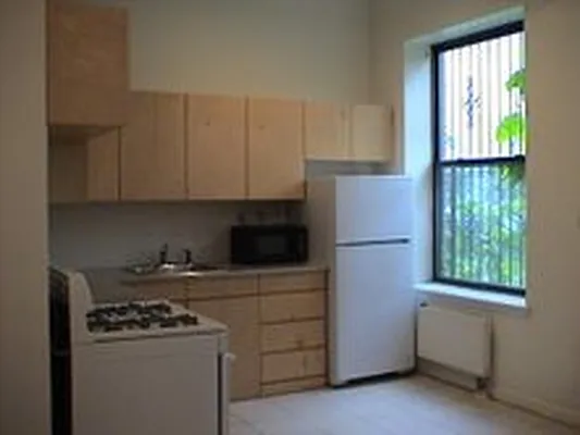 Rented by Bloom Real Estate Group | media 9