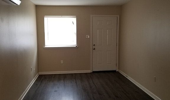 2nd image of 2403 Memorial Dr