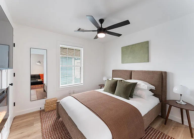 807 Cullen Blvd #4 — Photo 8