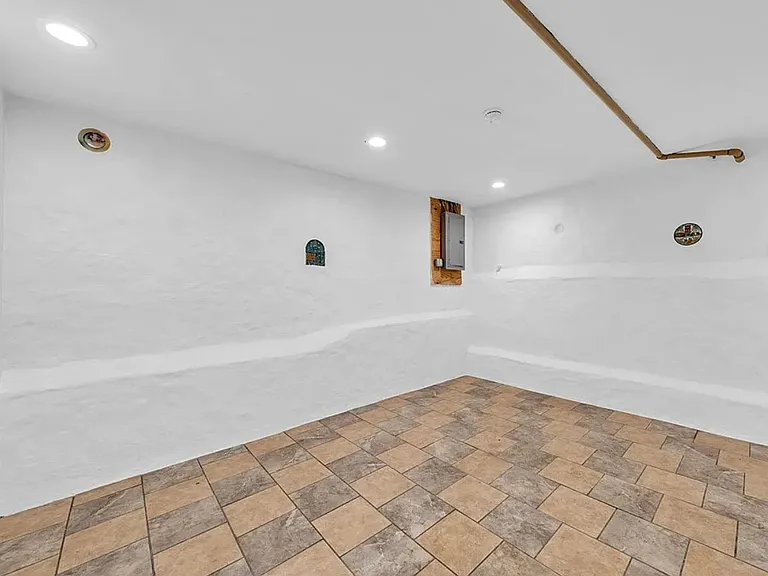 340 Ophelia St — Photo 12