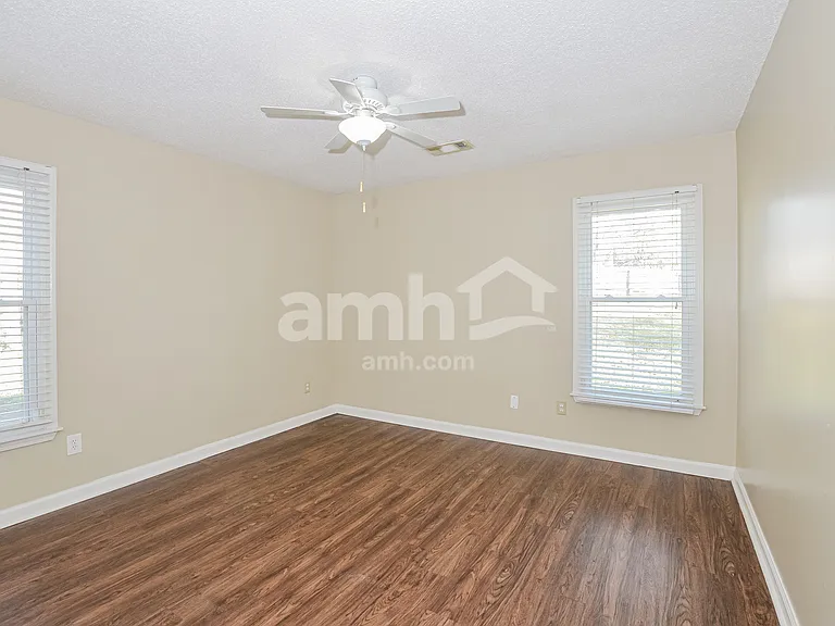 1926 Bohemia Dr — Photo 12