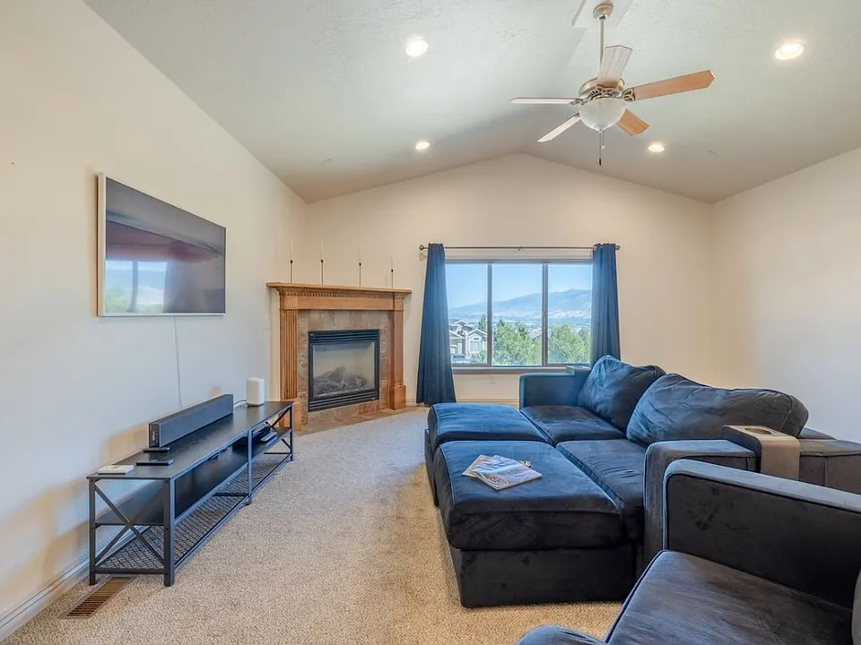 210 Edgewood Cir #ID1607878P