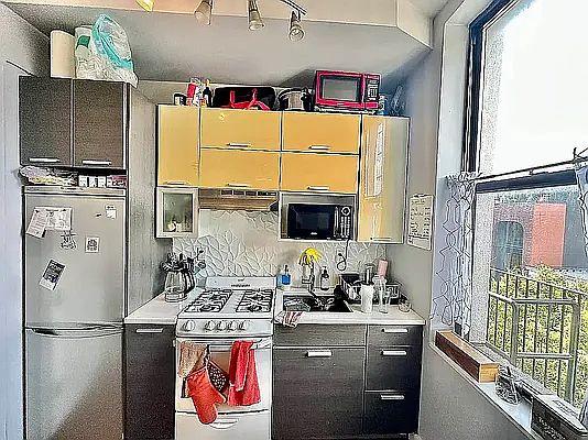 2nd image of 160 Quincy St #4R