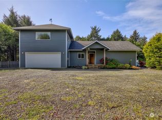 106 N 1st St, Pacific Beach, WA