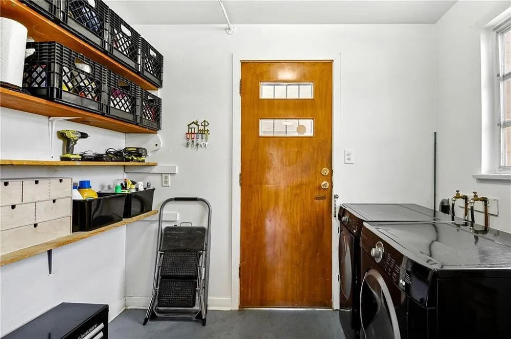 Building Photo - 2655 Hyman Pl
