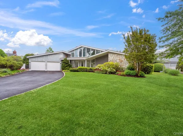 28 DEERINGWOOD Lane, Babylon, NY 11702