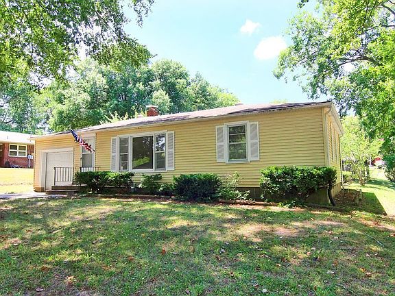 3rd image of 1023 Stewart Dr