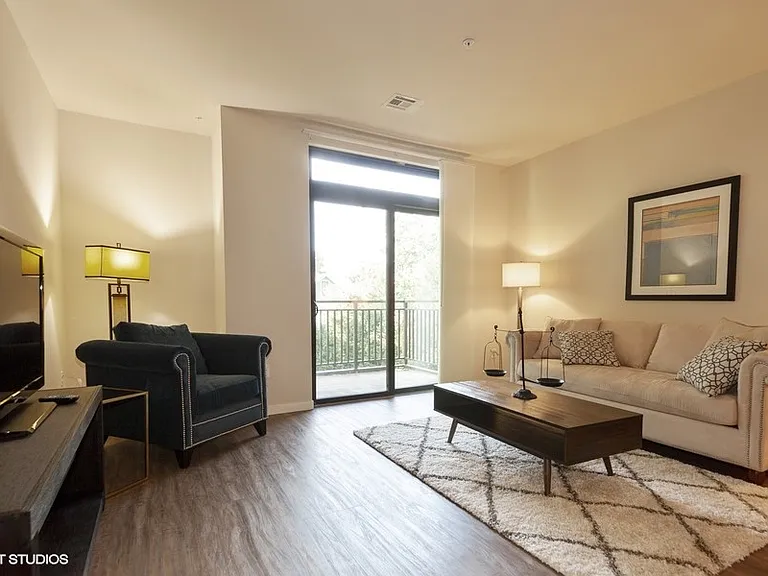 1465 Underwood Ave #201 — Photo 4