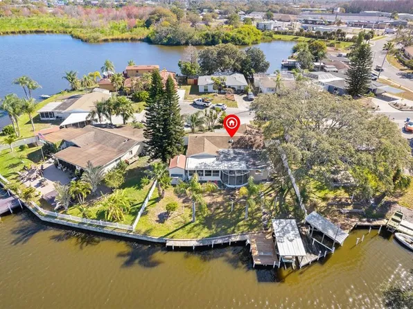 1215 Stover Ct, Holiday, FL 34691