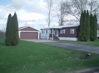 N5942 Derby Ln, Cecil, WI 54111