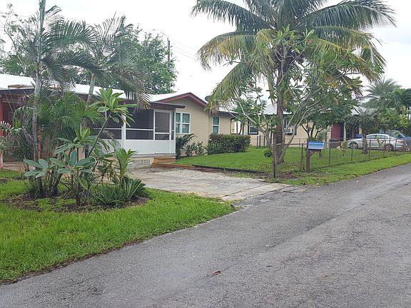 2nd image of 1465 NE Oak Lane Dr