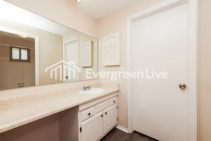 4911 Larchview Dr — Photo 14