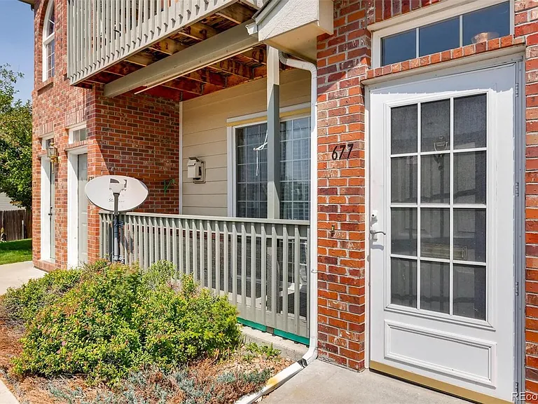 677 Canyon Dr — Photo 2