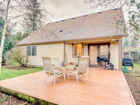 3rd image of 517 NE Countryside Dr