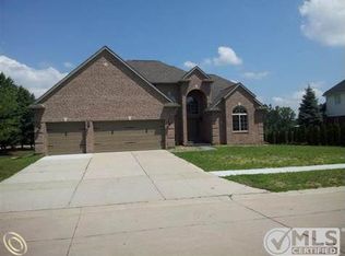 27320 Debiasi Dr, Brownstown, MI 48174