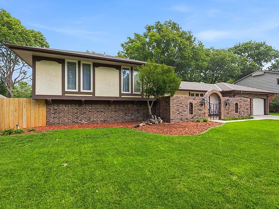 3rd image of 8300 E Brookhollow Ln