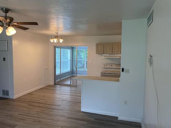 3rd image of 7911 Hyde Park Ave