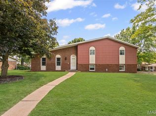 46 Coronation Dr, Millstadt, IL 62260