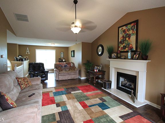 3rd image of 45 Ansley Dr