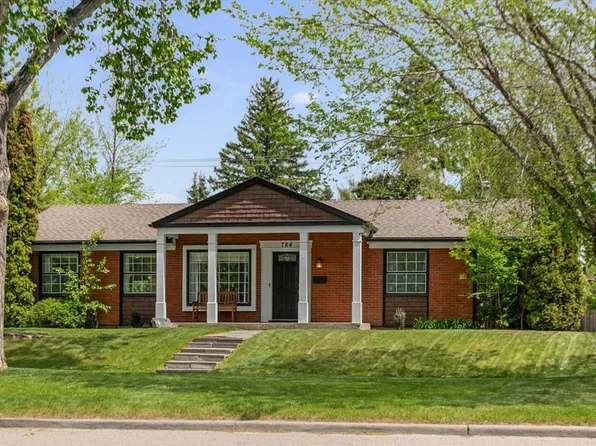 784 W Acadia Dr SE, Calgary, AB T2J 0C5