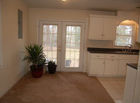 5th image of 4056 Sweetbriar Dr