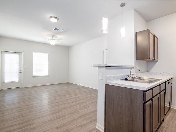 2nd image of 305 E Hawaii Ave #42802