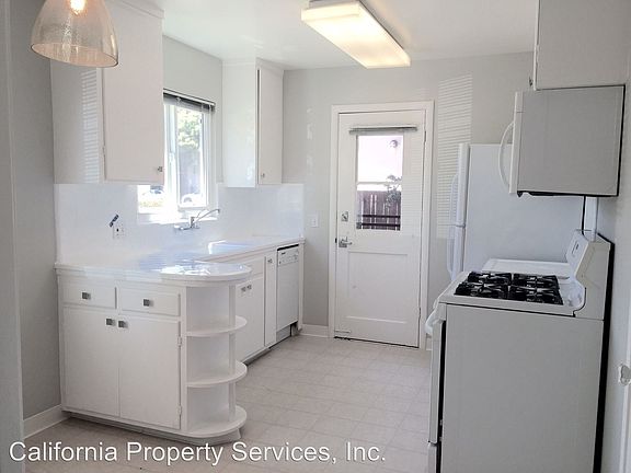 2nd image of 970 Crane St APT 01