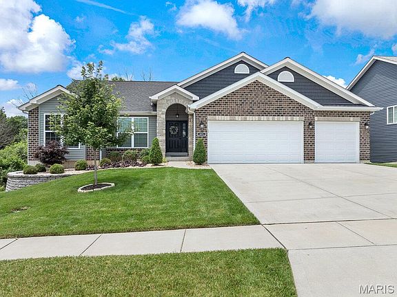 2nd image of 805 Cimarron Meadows Dr
