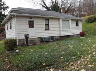 215 Alpine Way, Chester, WV