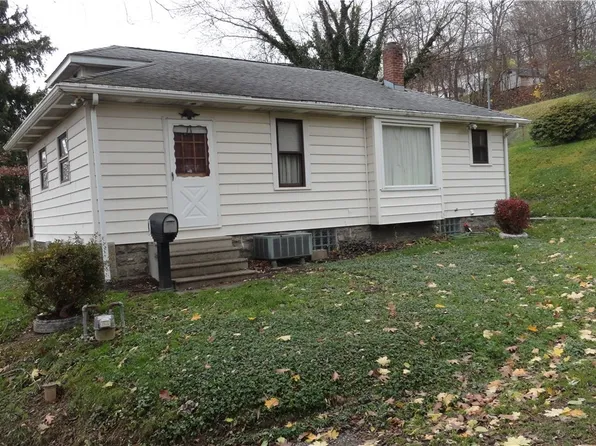 215 Alpine Way, Chester, WV 26034