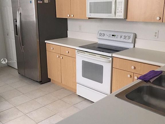2nd image of 3905 Vista Grove Ln #3905