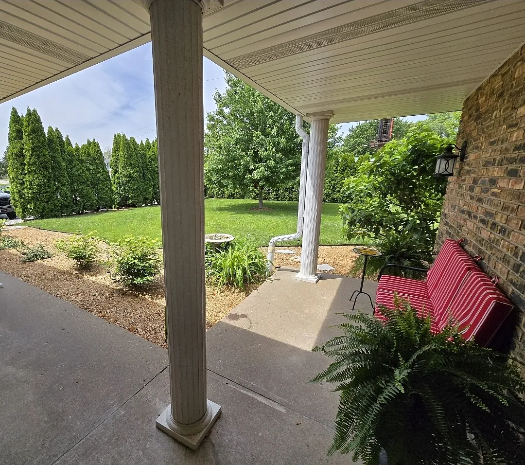 2 bed, 900 sqft, $1,500 — Photo 2
