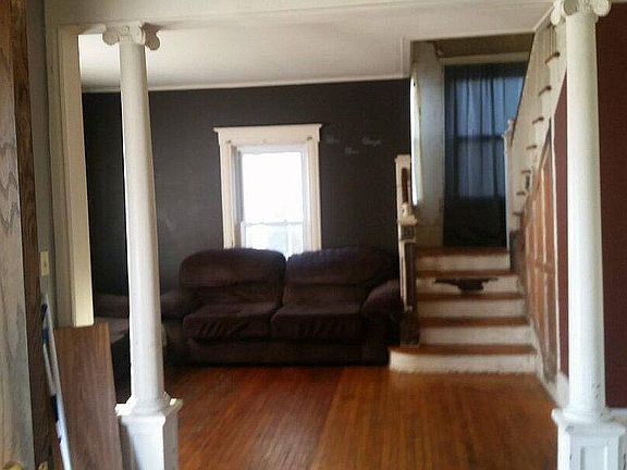 Pillars separate living area