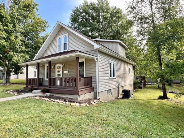 121 Edwards St, Perryville, MO 63775