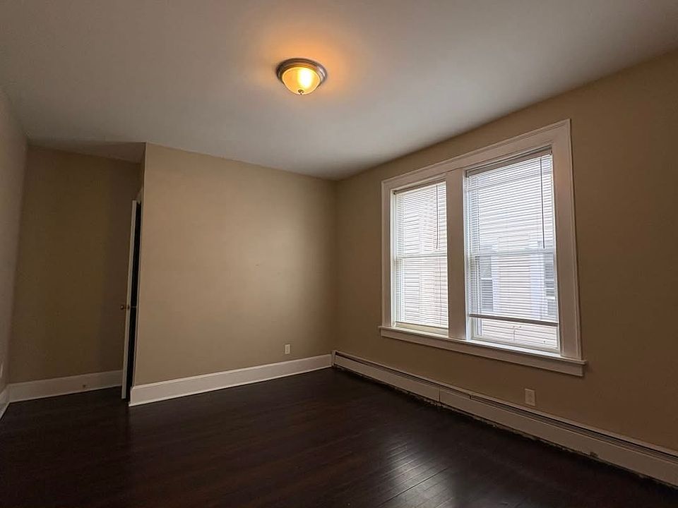1st image of 126 Oak St #4
