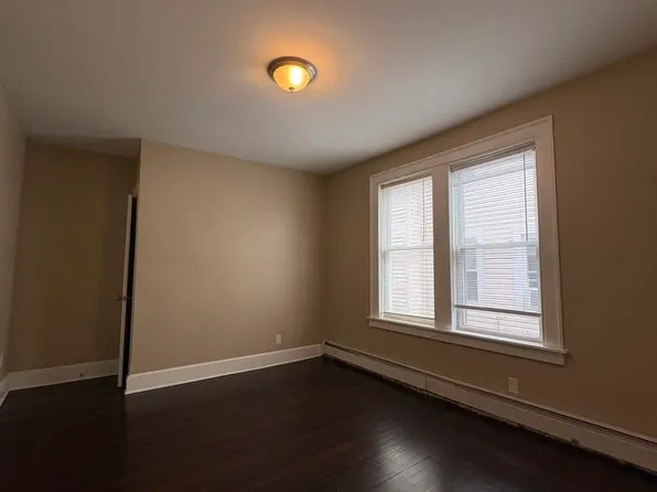 126 Oak St #4, New Britain, CT 06051
