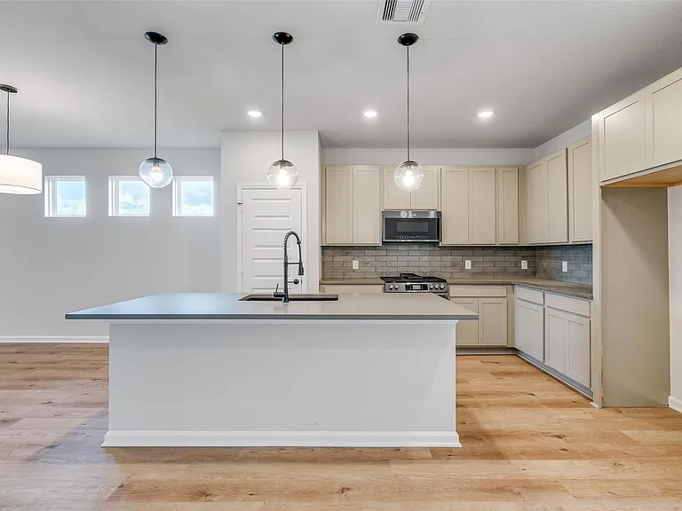 32315 Clouser Minnow Ct — Photo 4
