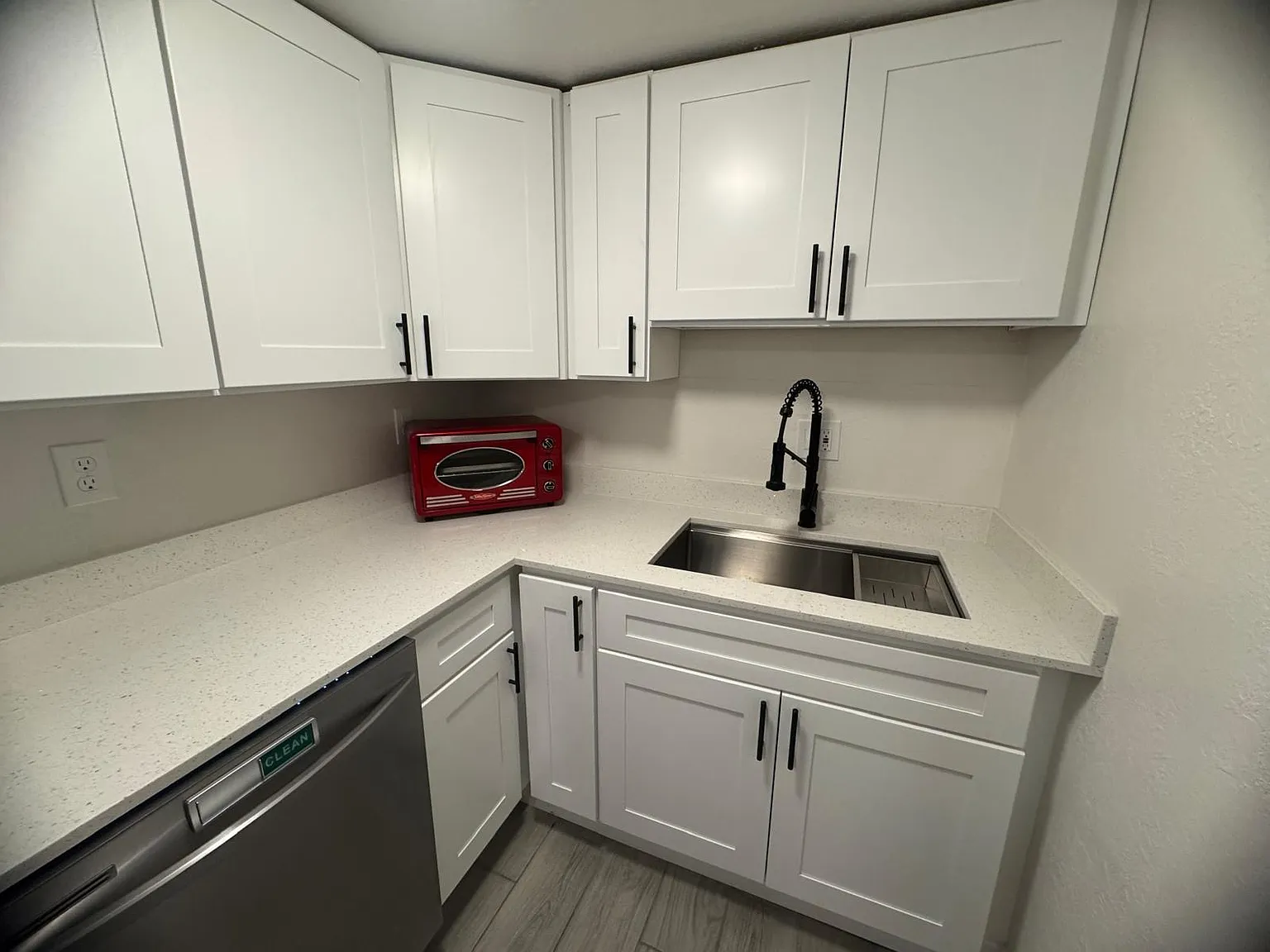2 bed, 1057 sqft, $1,600 — Photo 4