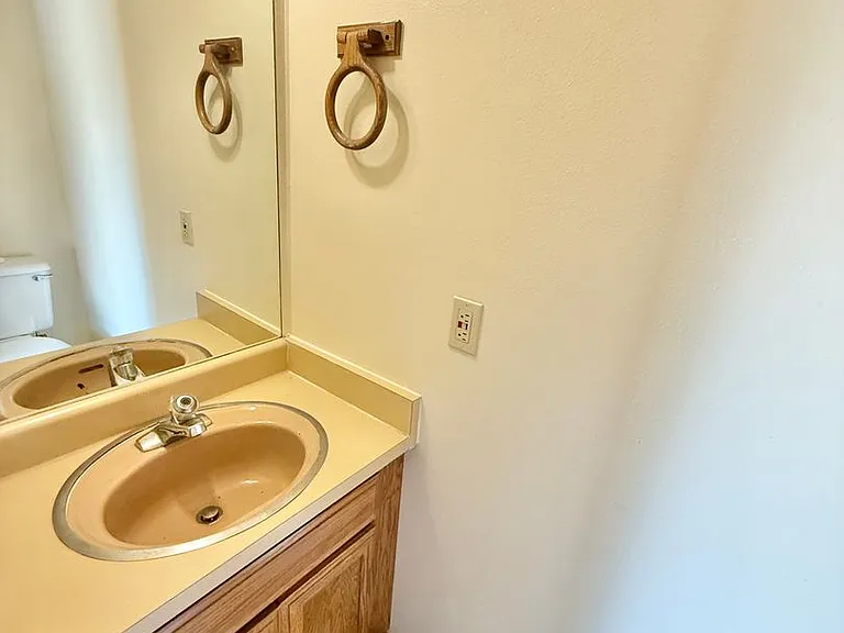 499 Forest Edge Cir — Photo 4